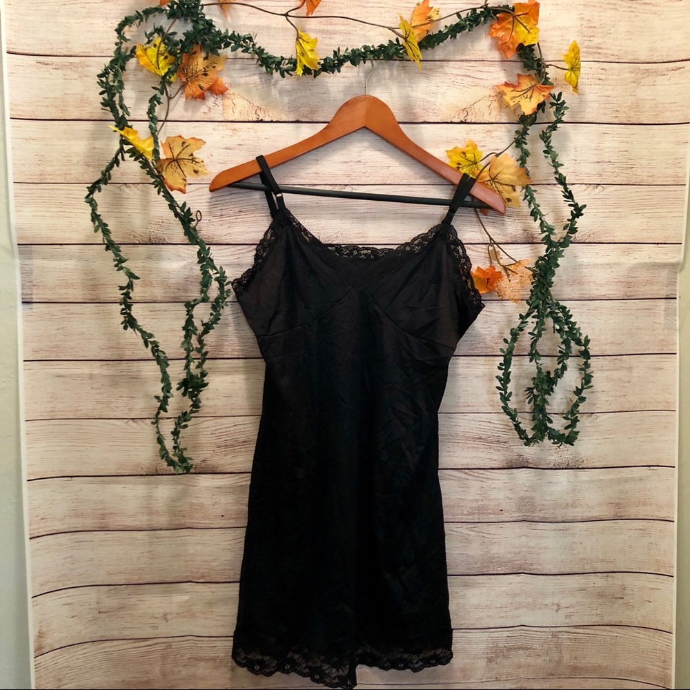 Under moments silk-like sleep gown sexy sz. L